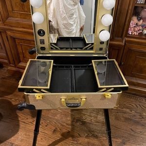 Make up artist lighted professional travel suitcase organizer case. Hair/Nails.